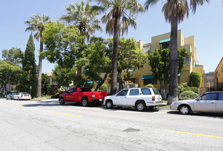 Louise Apartments in Glendale, CA - Foto de edificio - Building Photo