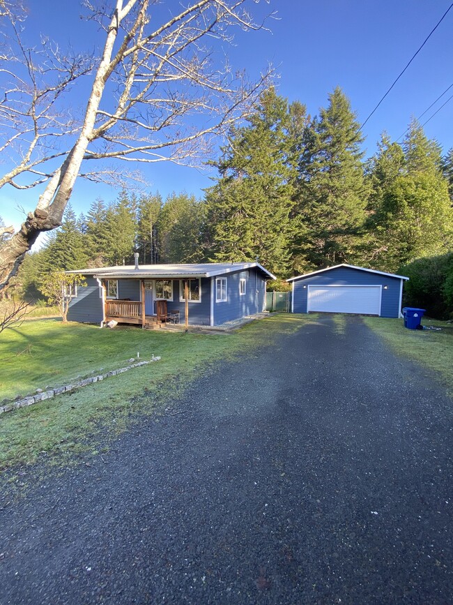 69903 Ridling Rd in North Bend, OR - Foto de edificio - Building Photo