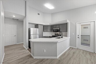 900 Heavenly Hills Ct in Las Vegas, NV - Building Photo - Building Photo