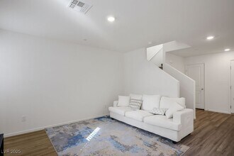 9911 Dandelion Hls St in Las Vegas, NV - Building Photo - Building Photo