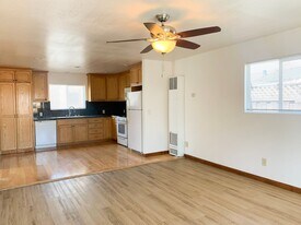 1691 Albion Ct in Hollister, CA - Building Photo