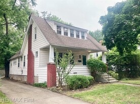 220 Oakdale St, Unit Apt 310 in Royal Oak, MI - Building Photo