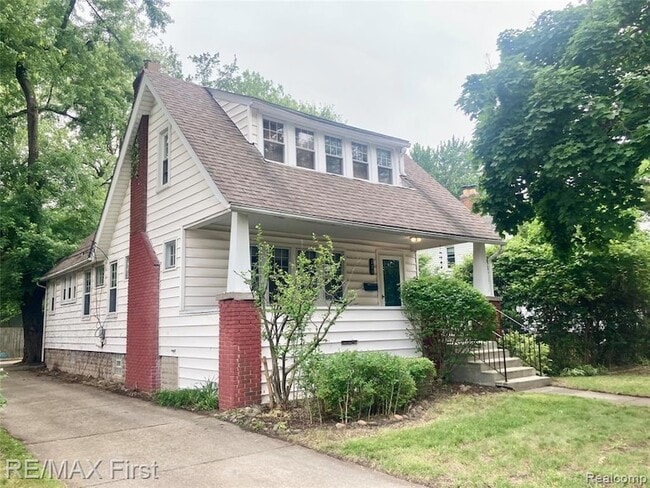 property at 220 Oakdale St