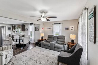 708 Whitthorne St, Unit 2 in Shelbyville, TN - Foto de edificio - Building Photo