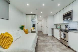 115 Manning Ave in Toronto, ON - Building Photo