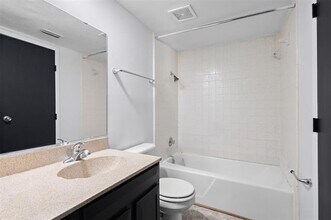 2806 Spring Valley Dr in Bedford, TX - Building Photo - Building Photo