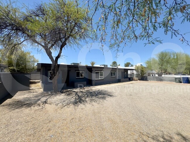 915 N Columbus Blvd in Tucson, AZ - Building Photo - Building Photo