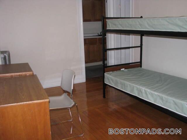 136 Hemenway St, Unit 22 in Boston, MA - Foto de edificio - Building Photo