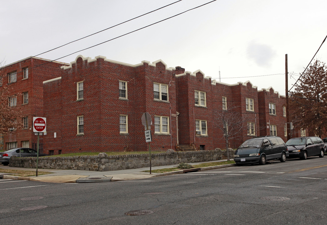 5400-5408 5th St NW in Washington, DC - Foto de edificio