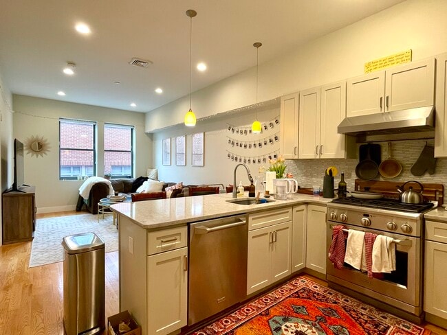 property at 725 Boylston St