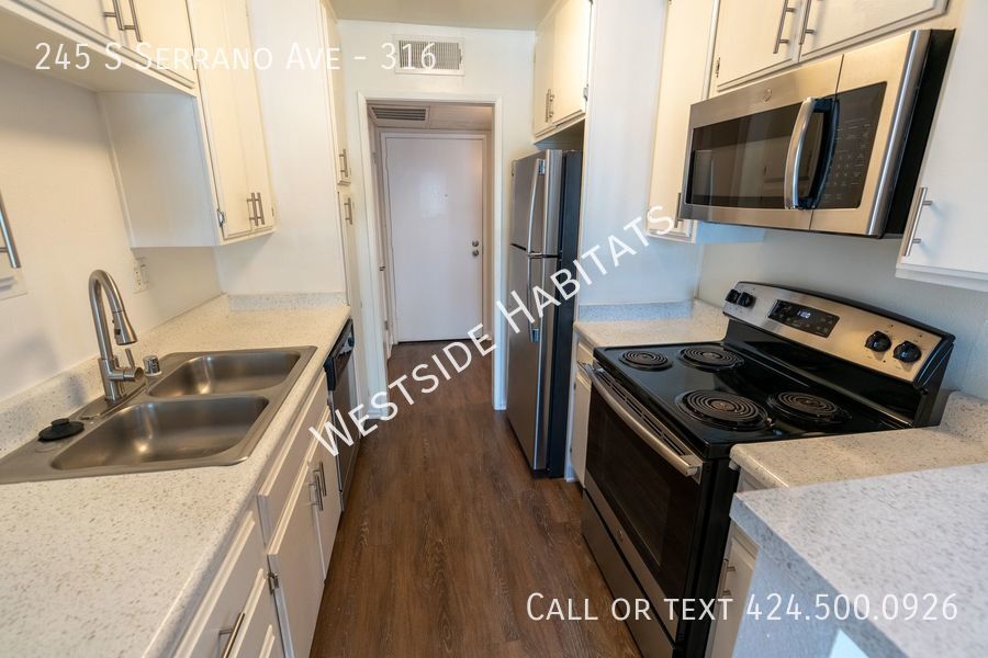 245 Serrano Ave in Los Angeles, CA - Building Photo