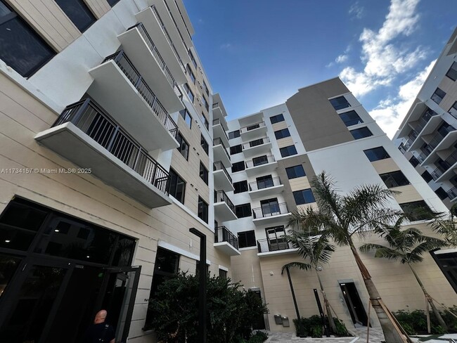 18412 Homestead Ave, Unit 618 in Miami, FL - Building Photo - Building Photo