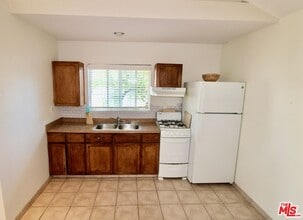 17614 Bromley St in Los Angeles, CA - Building Photo - Building Photo