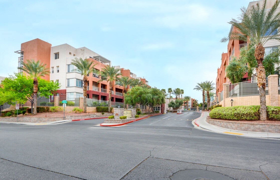 55 E Agate Ave in Las Vegas, NV - Building Photo