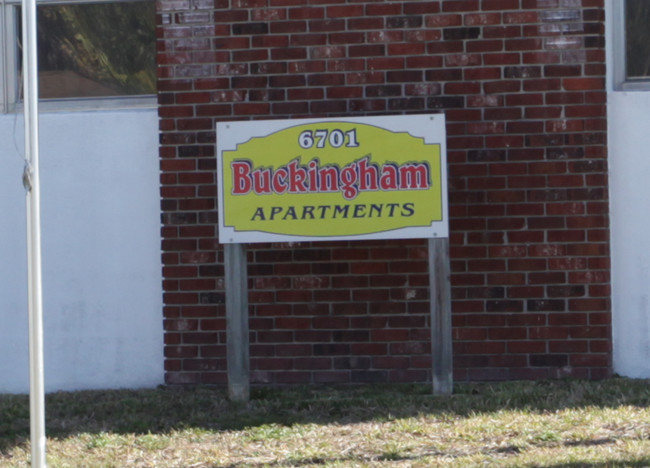 Buckingham Apartments in Sarasota, FL - Building Photo - Building Photo