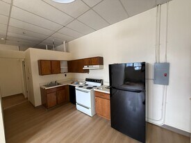 181 Main St, Unit 109 in Whitesboro, NY - Building Photo