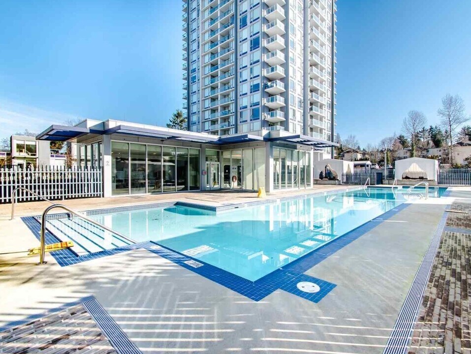 13750-13100 100 Ave in Surrey, BC - Building Photo