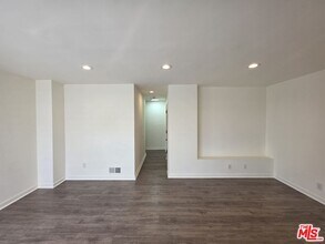 1635 S Beverly Glen Blvd in Los Angeles, CA - Foto de edificio - Building Photo