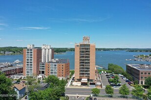 28 Riverside Ave in Red Bank, NJ - Building Photo