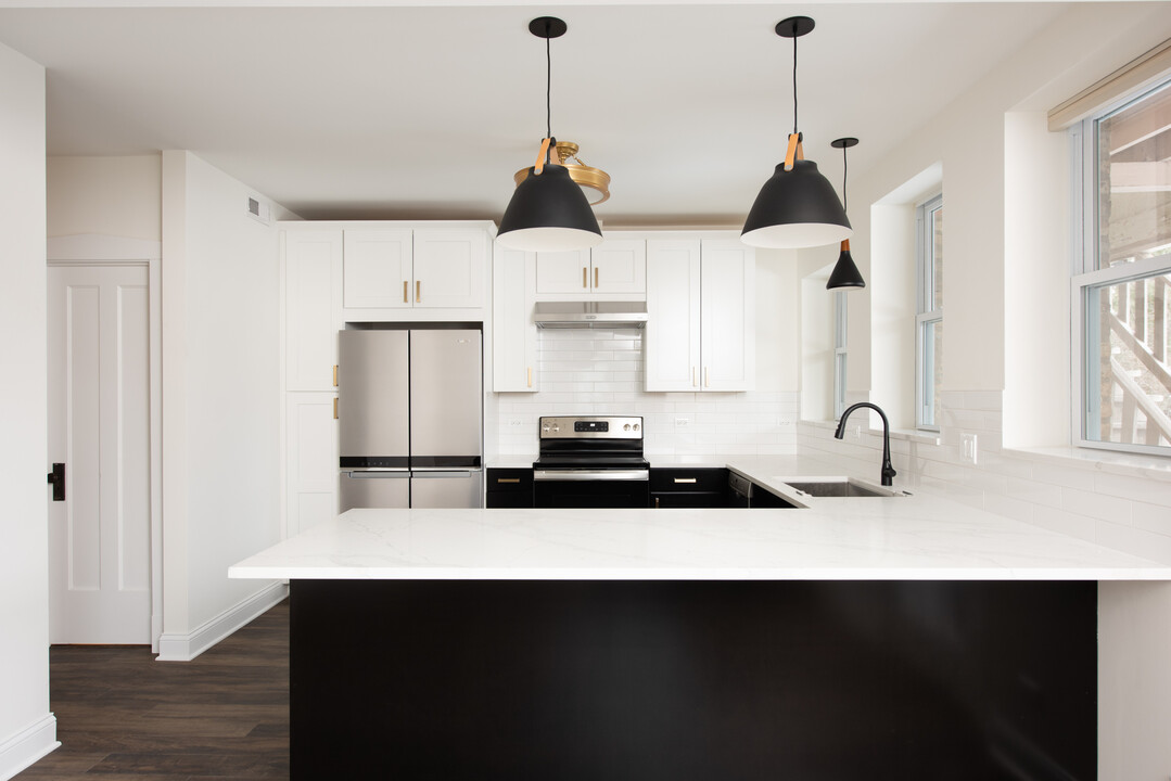 1044 Asbury Ave, Unit 2N in Evanston, IL - Building Photo