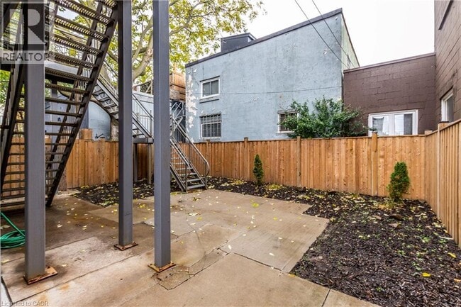 144 Wellington St N in Hamilton, ON - Building Photo - Building Photo