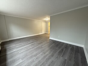 1299 Bayview Av in Toronto, ON - Building Photo - Building Photo