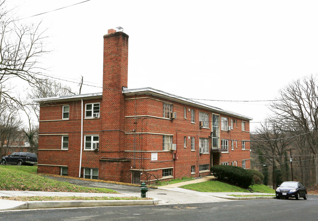 Altamont Manor Condominium in Washington, DC - Building Photo