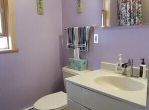 4402 Locust Point Dr in Bronx, NY - Building Photo - Building Photo