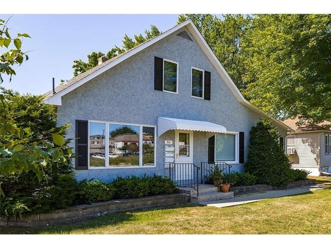 201 W 2nd St in Waconia, MN - Building Photo - Building Photo