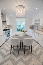 936 Chantilly Rd in Los Angeles, CA - Building Photo - Building Photo