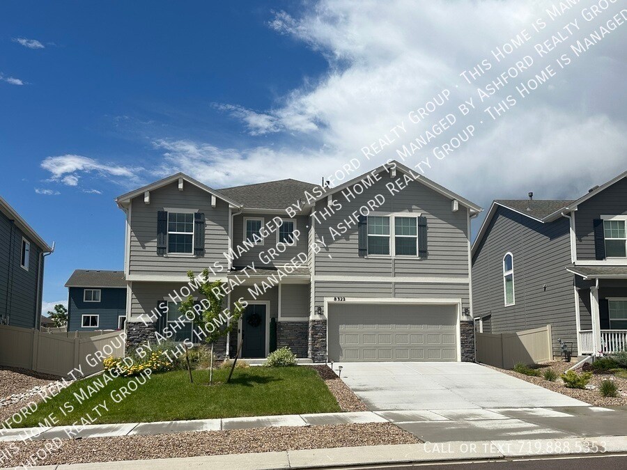 8322 Graphite Dr in Colorado Springs, CO - Building Photo