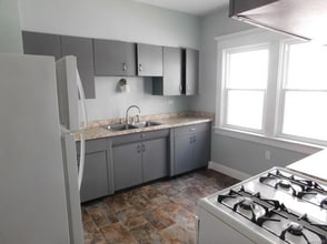 126 Lisbon Ave, Unit lower in Buffalo, NY - Building Photo - Building Photo