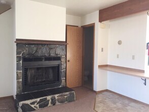 1400 Carolyn Cir in Anchorage, AK - Building Photo - Building Photo