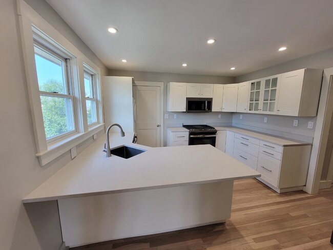 72 Tufts St in Arlington, MA - Building Photo - Building Photo