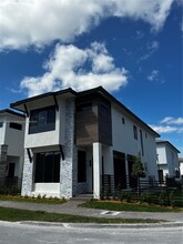 8003 NW 42nd St in Doral, FL - Building Photo - Building Photo