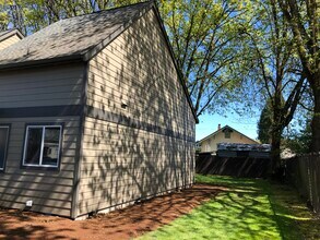 1280 SW Maple Tree Ct in Corvallis, OR - Building Photo - Building Photo