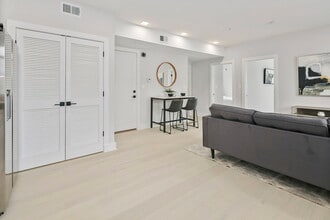 1532 N Capitol St NW, Unit 203 in Washington, DC - Building Photo - Building Photo