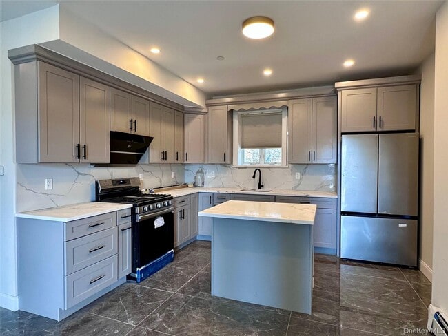 64-67 185th St in Queens, NY - Building Photo - Building Photo