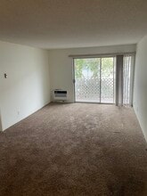 3565 Linden Ave, Unit 230 in Long Beach, CA - Building Photo - Building Photo