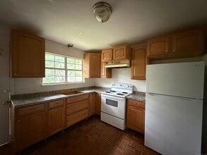 106 Angel Dr in Waterbury, CT - Building Photo - Building Photo