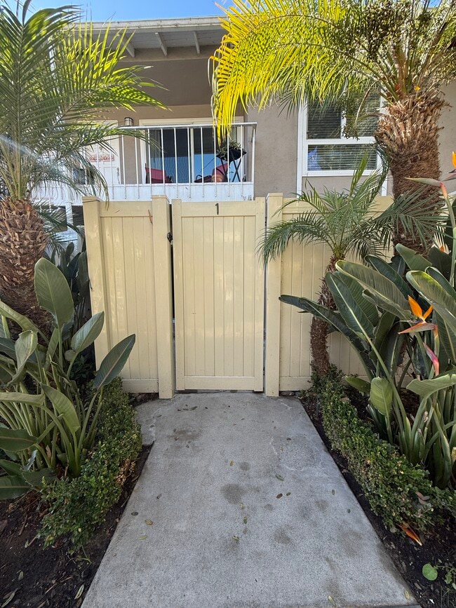 1214 Rutland Rd, Unit 1 in Newport Beach, CA - Building Photo - Building Photo