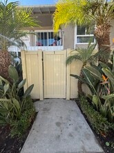 1214 Rutland Rd, Unit 1 in Newport Beach, CA - Foto de edificio - Building Photo