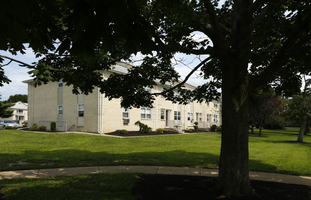 Kentwood Village Apartments in Brick, NJ