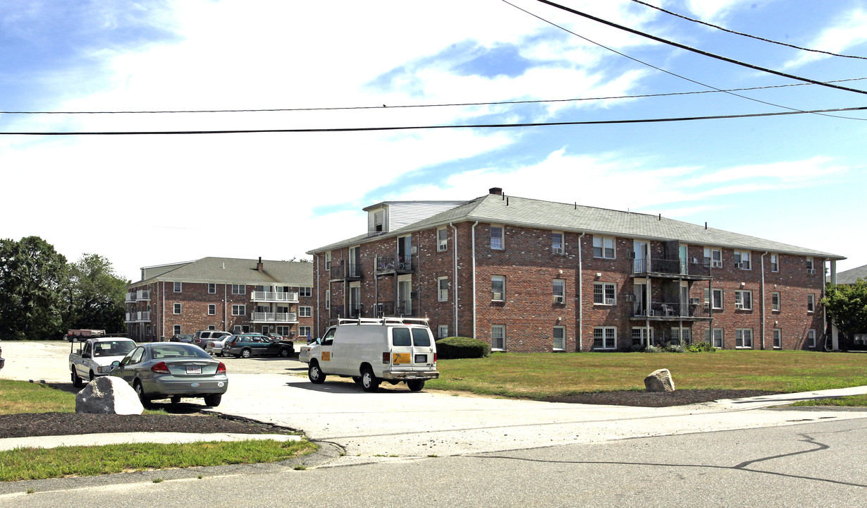 Country Club Estates Condominiums in Newburyport, MA - Building Photo