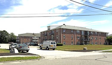 Country Club Estates Condominiums in Newburyport, MA - Building Photo - Building Photo
