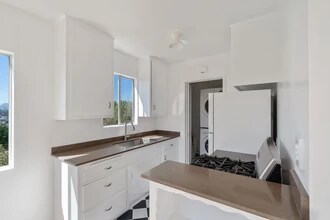 2001 N Alvarado St, Unit 2001 in Los Angeles, CA - Building Photo - Building Photo