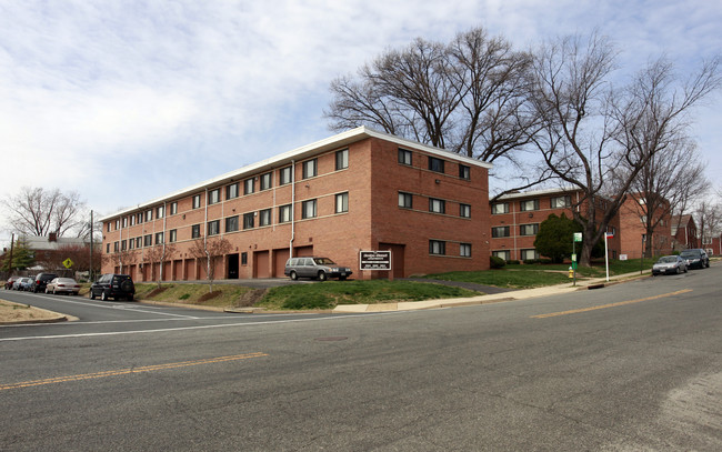 Carydale Oaks Apartments in Arlington, VA - Building Photo - Building Photo