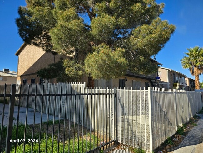4765 Thunderbolt Ave in Las Vegas, NV - Building Photo - Building Photo