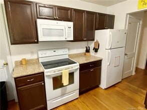 45 Delsole Rd in Hamden, CT - Building Photo - Building Photo