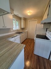 702 Elizabeth St in Eugene, OR - Foto de edificio - Building Photo